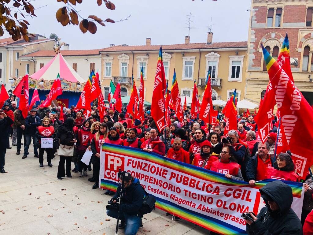 Sciopero generale in piazza San Magno a Legnano