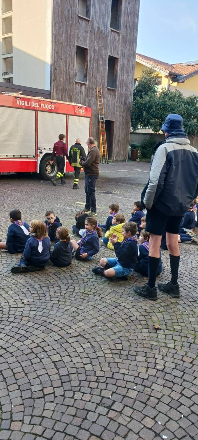 Scout 33 di Busto Arsizio in visita nel distaccamento Vigili del Fuoco Legnano