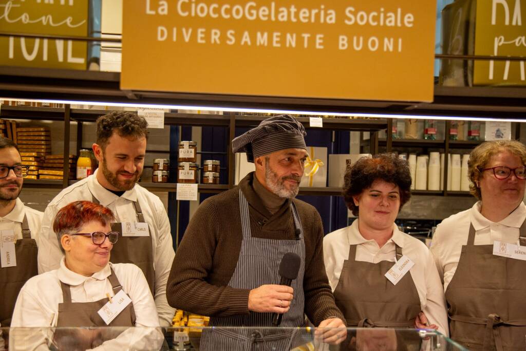 Tradate - L'inaugurazione della Cioccogelateria sociale