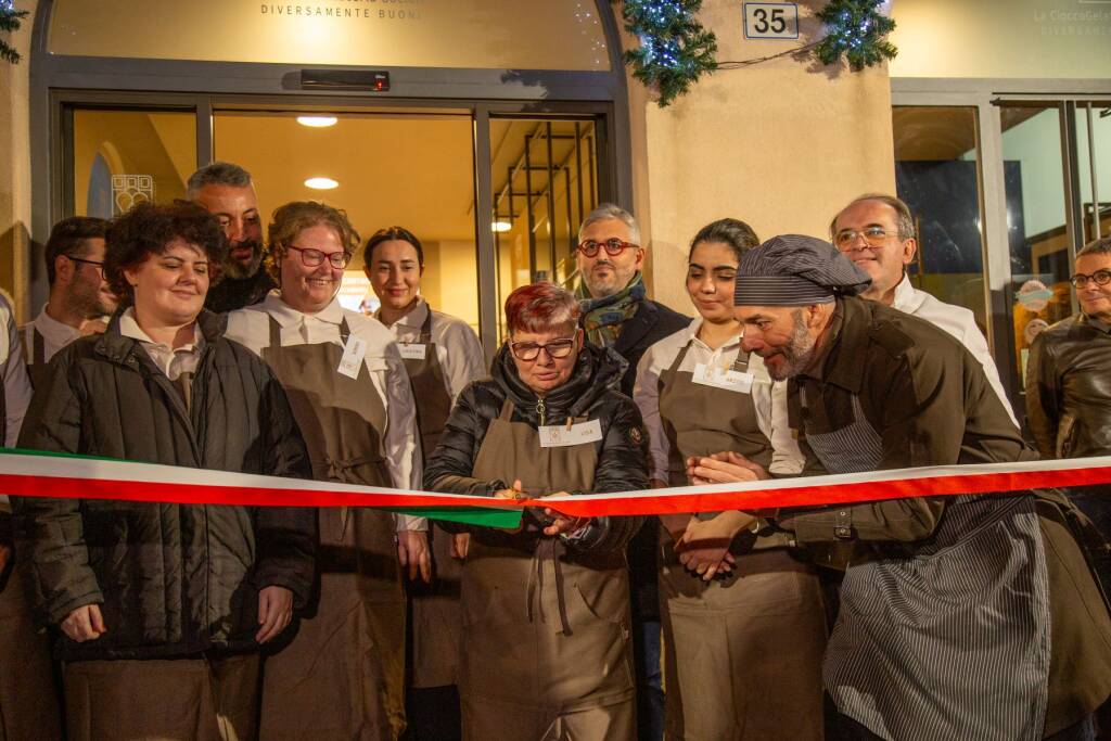 Tradate - L'inaugurazione della Cioccogelateria sociale