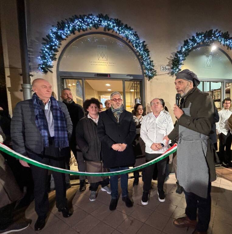 Tradate - L'inaugurazione della Cioccogelateria sociale