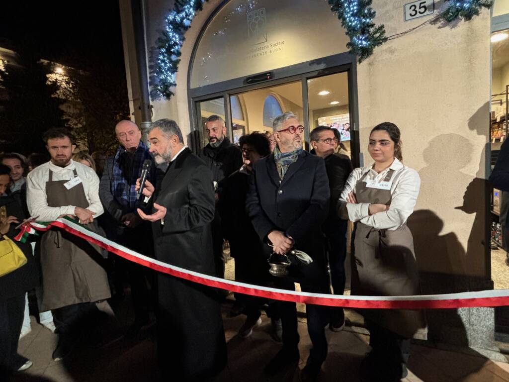 Tradate - L'inaugurazione della Cioccogelateria sociale