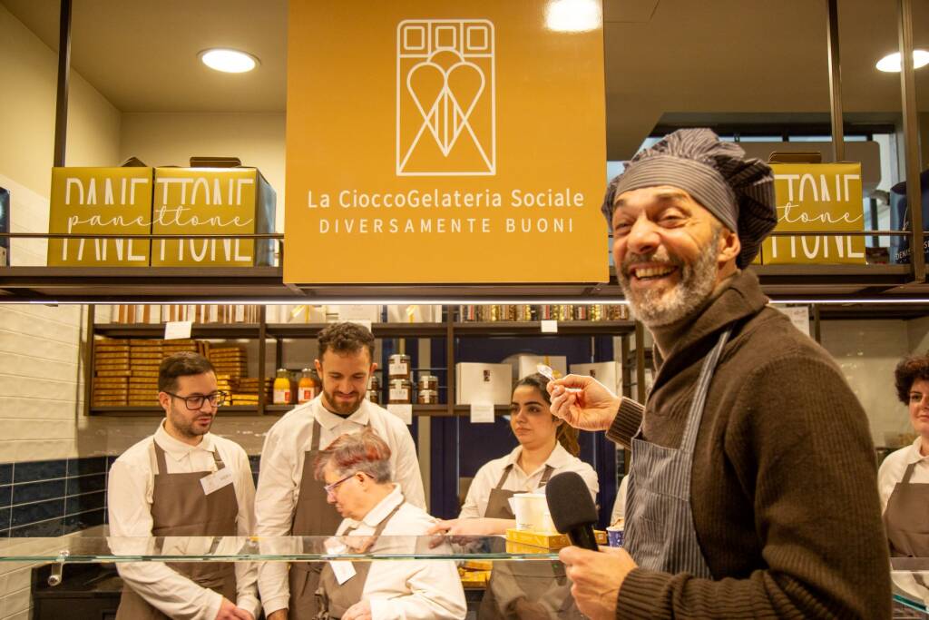 Tradate - L'inaugurazione della Cioccogelateria sociale