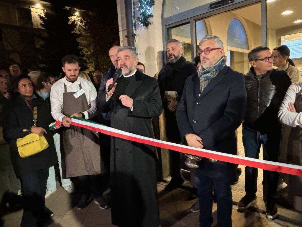 Tradate - L'inaugurazione della Cioccogelateria sociale