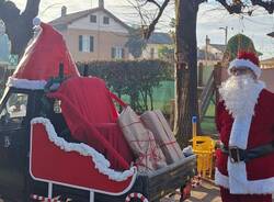 Babbo Natale arriva in "Apeslitta" alla scuola materna di Lissago