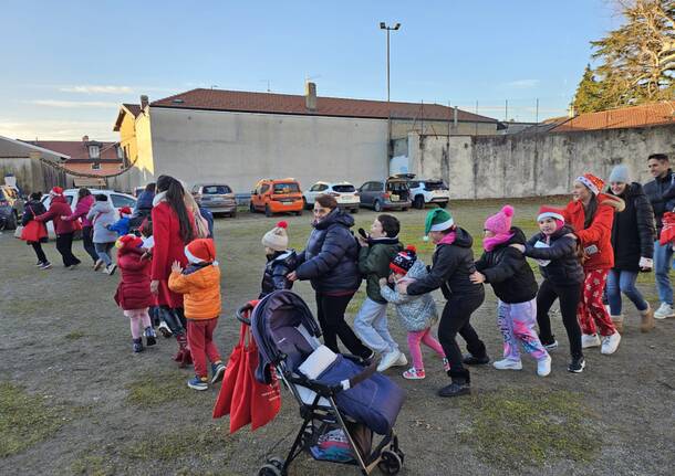 La corsa dei Babbi Natale a Bizzozero