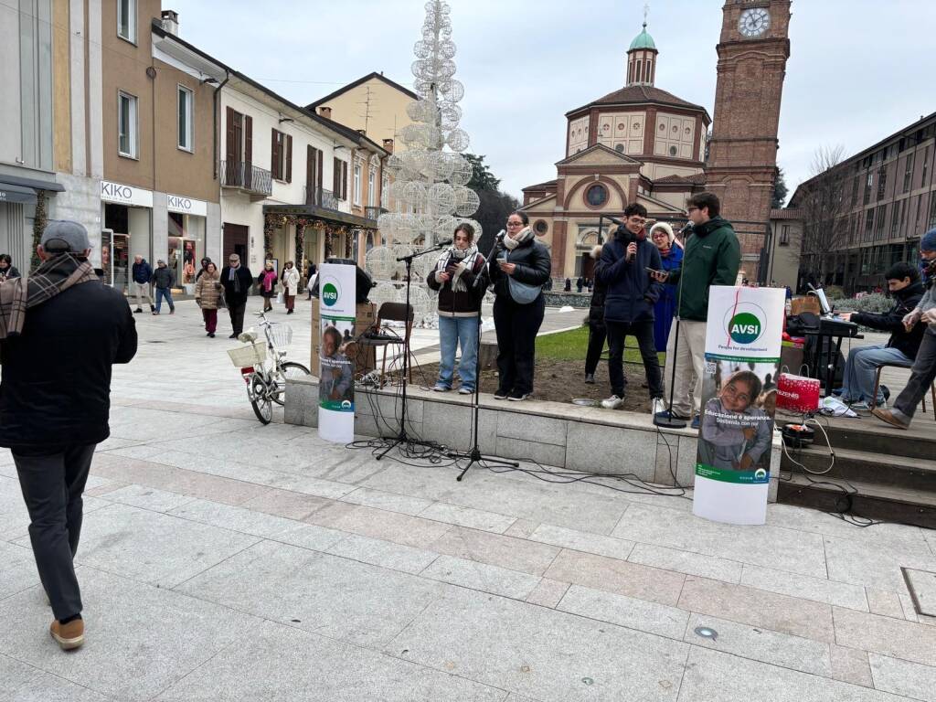 Il banchetto di AVSI di Legnano per il Natale 2024 