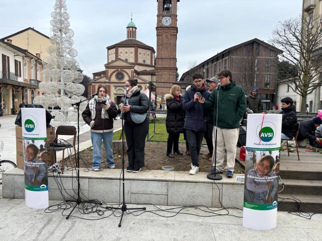 Il banchetto di AVSI di Legnano per il Natale 2024 