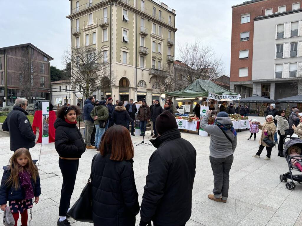 Il banchetto di AVSI di Legnano per il Natale 2024 