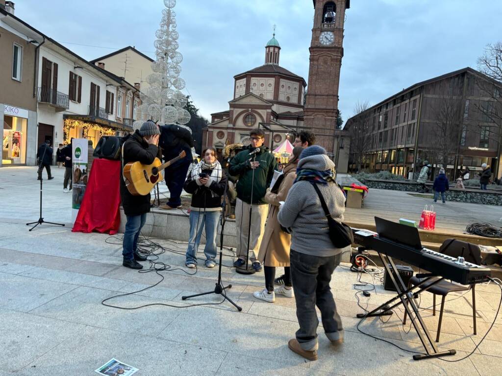 Il banchetto di AVSI di Legnano per il Natale 2024 