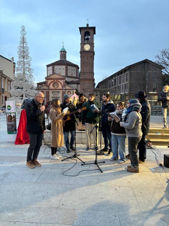 Il banchetto di AVSI di Legnano per il Natale 2024 