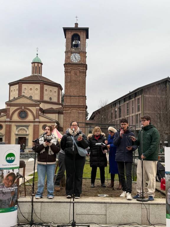 Il banchetto di AVSI di Legnano per il Natale 2024 