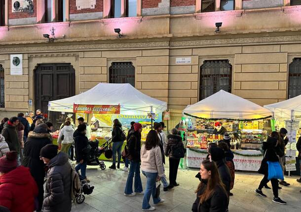 Il Natale in centro a Legnano con il mercatino, le luci e il trenino