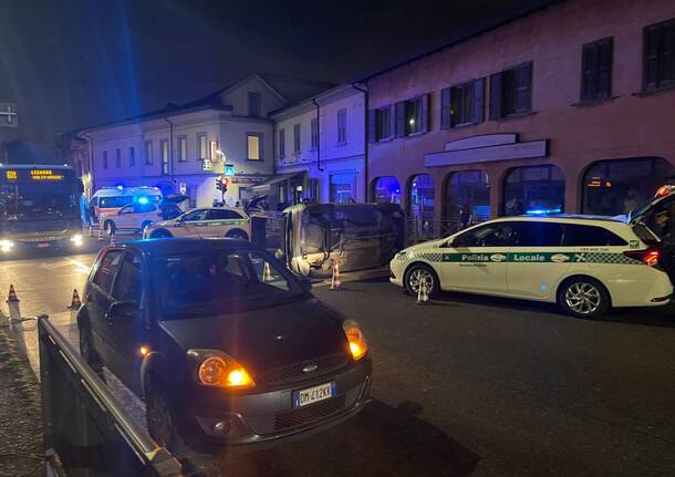 Incidente tra due auto sul Sempione a Pogliano Milanese