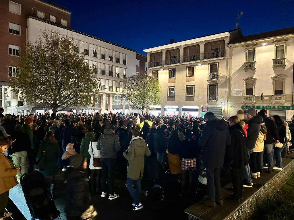 L’accensione dell’albero di Natale a Legnano 