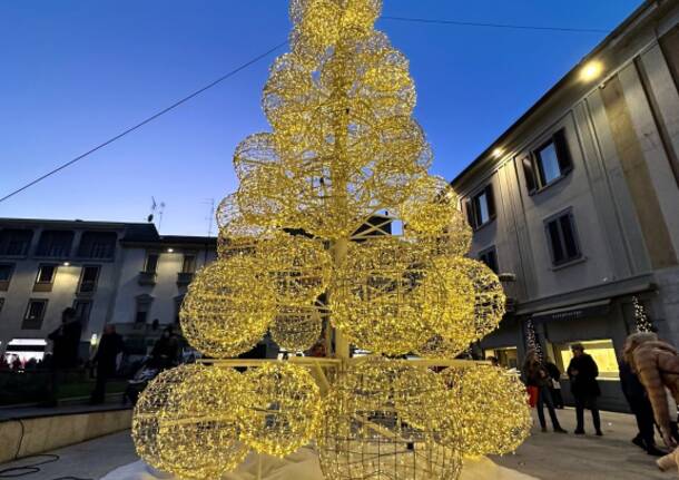 L’accensione dell’albero di Natale in piazza San Magno a Legnano