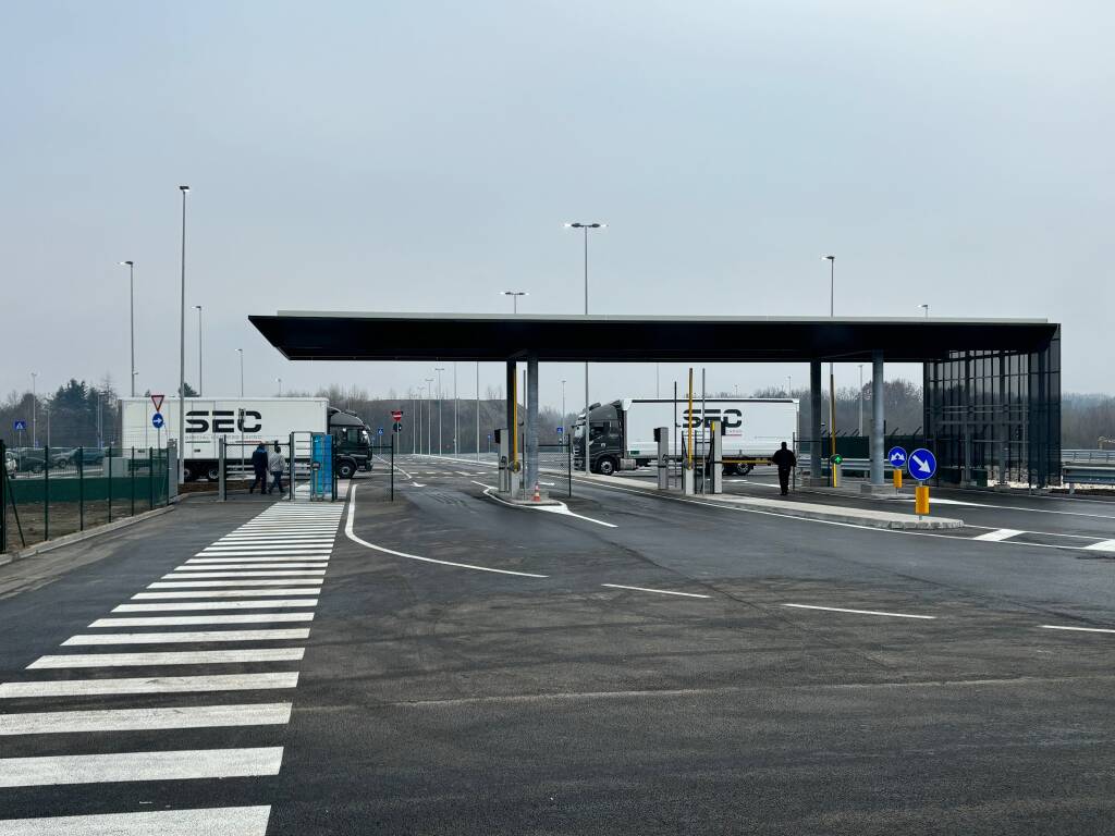 L'inaugurazione del nuovo parcheggio per camion alla cargo city Malpensa