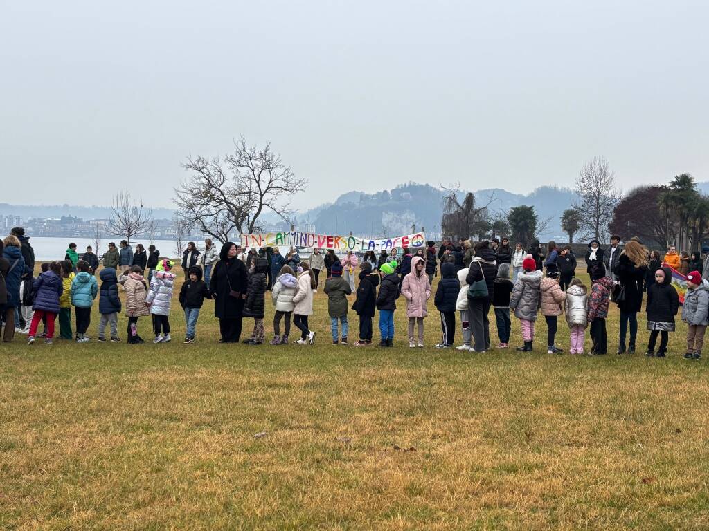 La marcia per la pace ad Angera 
