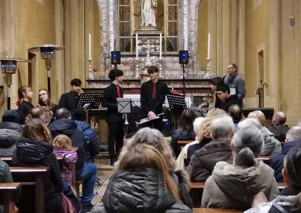 La Proloco di Casciago accende il Natale: una serata di musica e celebrazione del merito scolastico