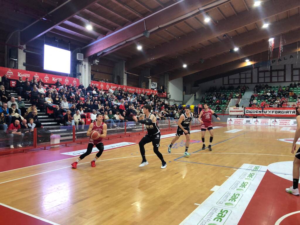 La sfida tra Legnano Basket e San Vendemiano