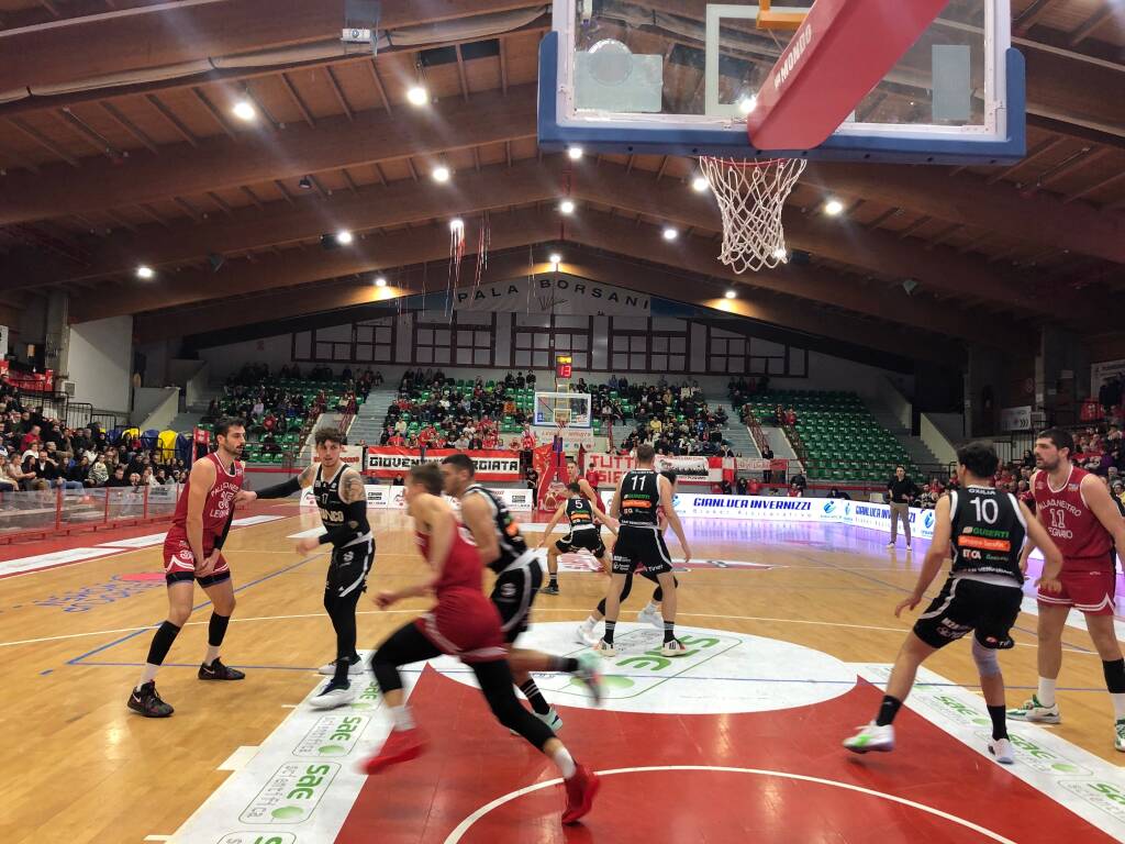 La sfida tra Legnano Basket e San Vendemiano