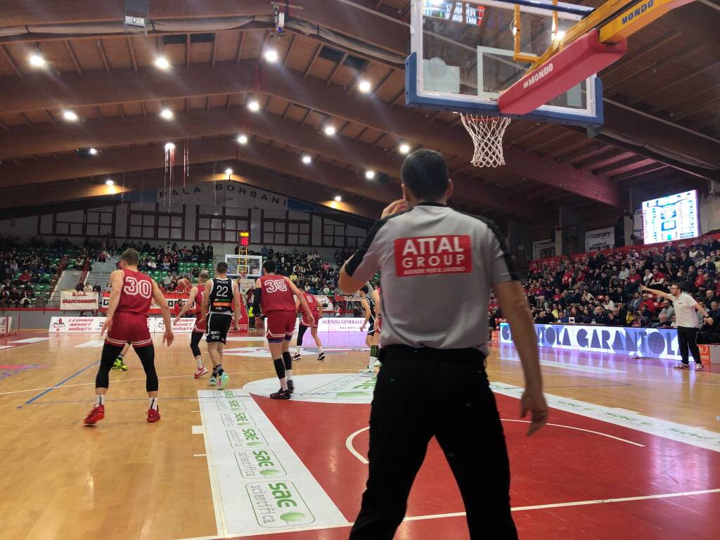 La sfida tra Legnano Basket e San Vendemiano 