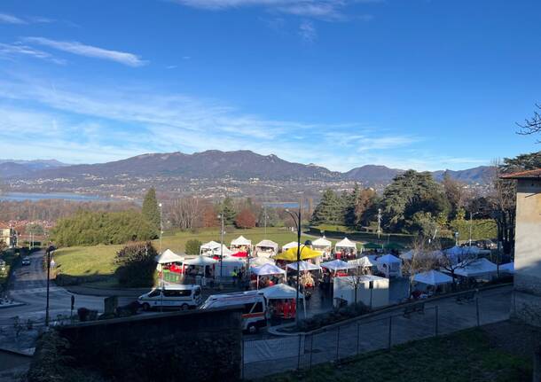 Successo per il mercatino di Natale di Azzate