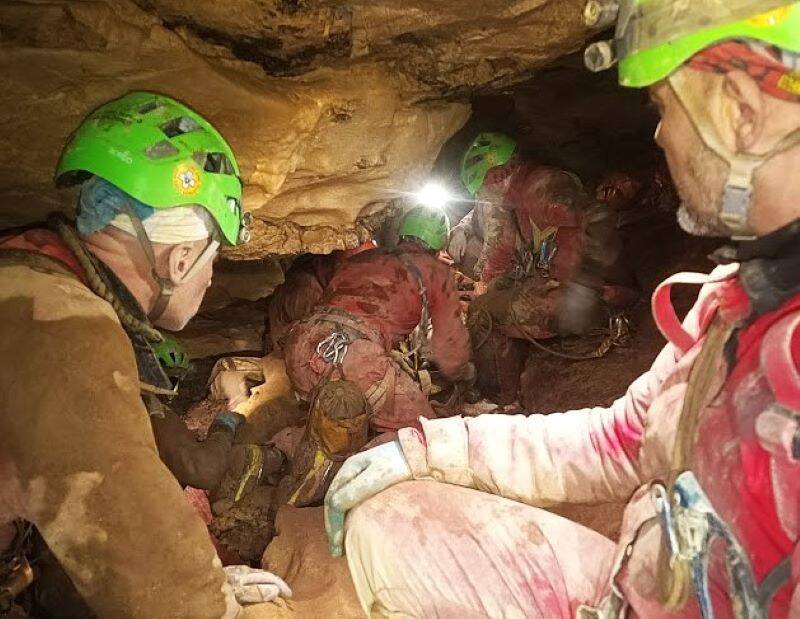 Soccorso alpino grotta di Bueno Fonteno