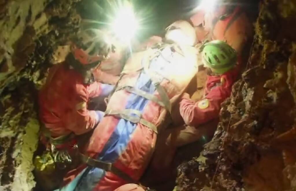 Soccorso alpino grotta di Bueno Fonteno