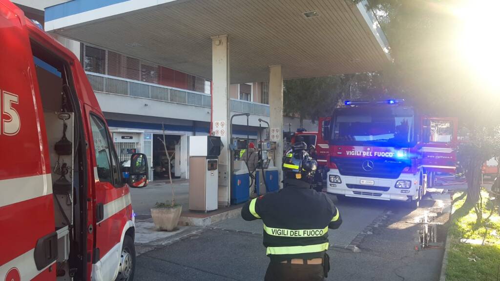 Vigili del fuoco in via Carlo Porta a Legnano