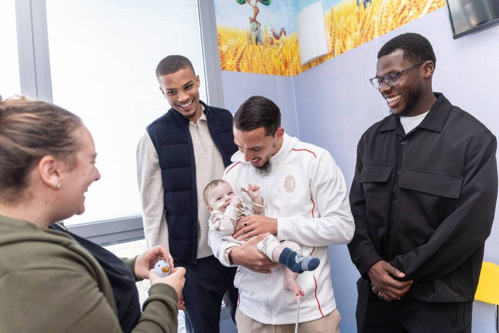 Visita dei giocatori del Milan all'ospedale del Ponte