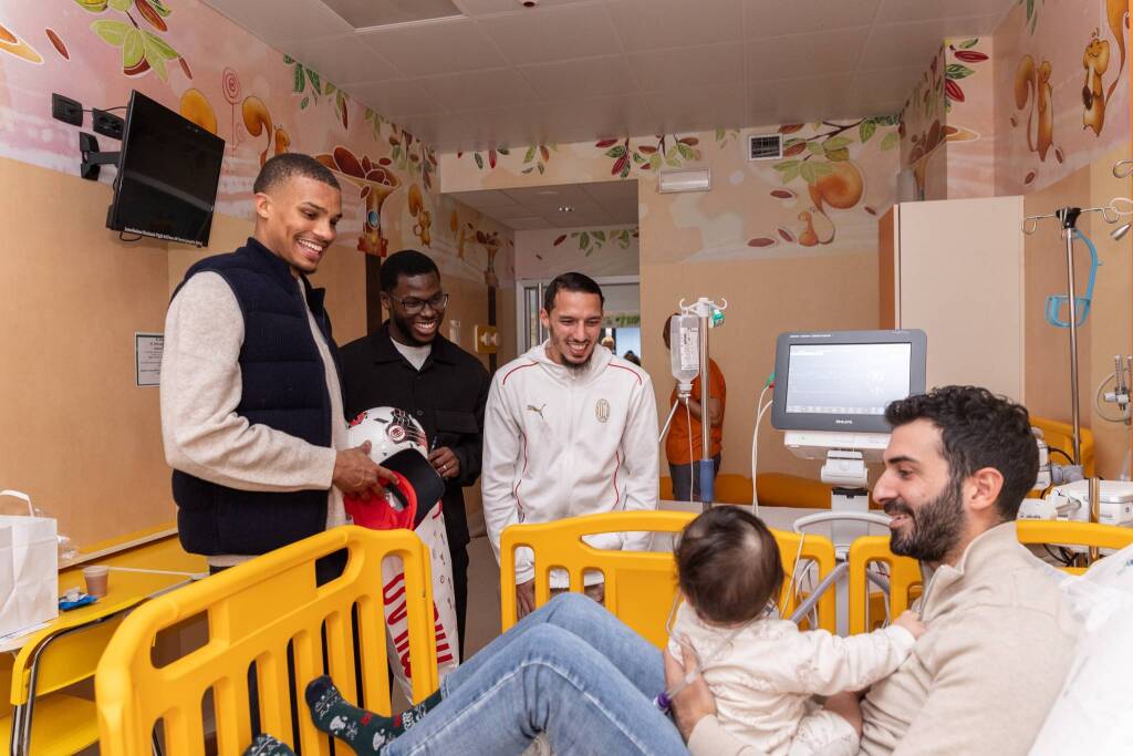 Visita dei giocatori del Milan all'ospedale del Ponte