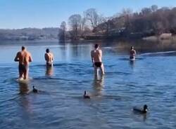 Bagno lago di monate gelato