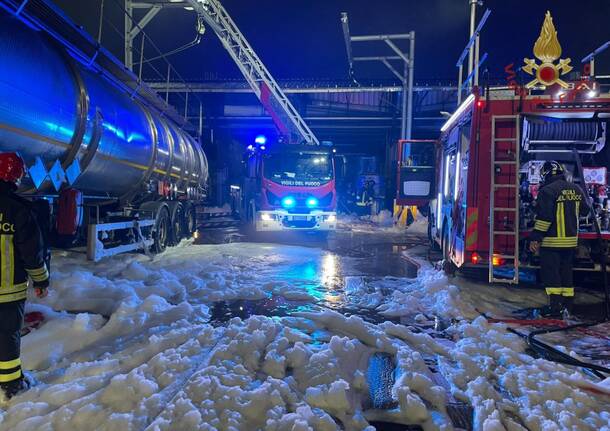 Incendio a Rho, tre feriti