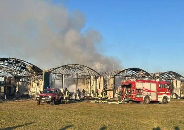 Cogliate - Incendio al Campo volo