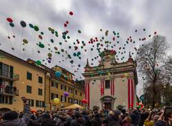 Cuccioli, palloncini e pane alla festa di sant’Antonio