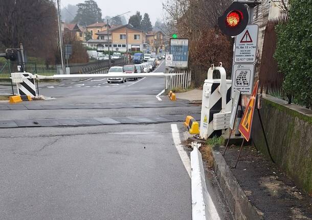 passaggio a livello gazzada danni