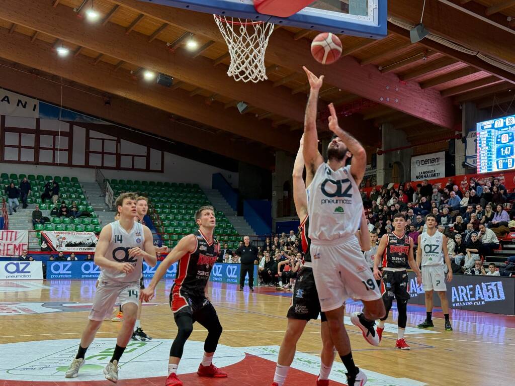 Il derby tra Saronno e Legnano Basket 