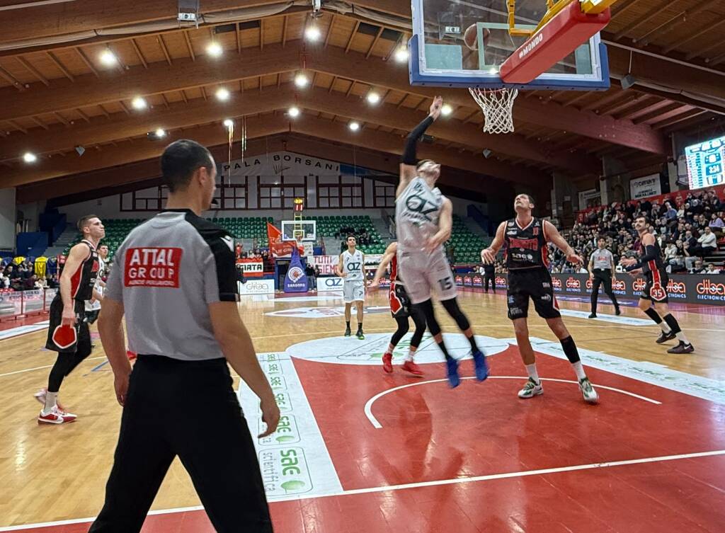 Il derby tra Saronno e Legnano Basket 