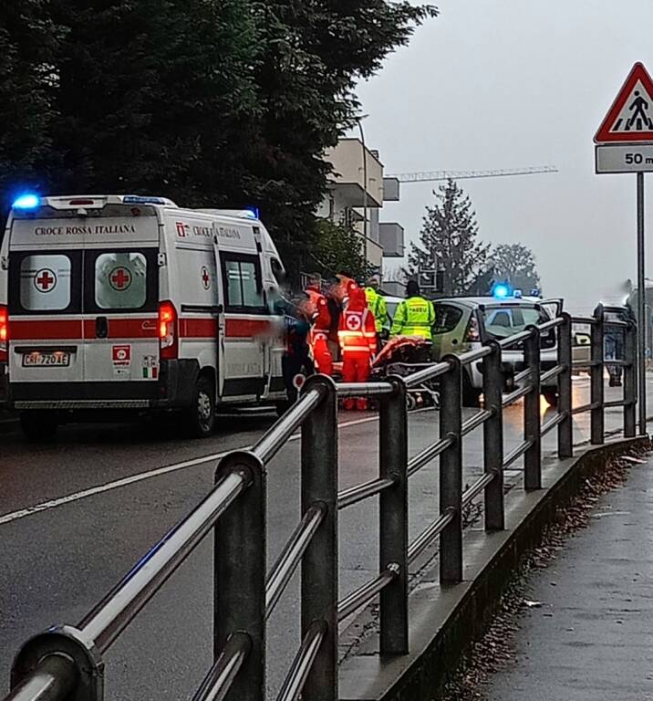 Incidente tra due auto in via Bainsizza a Legnano 