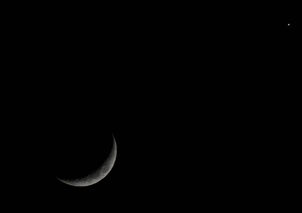 La Luna “bacia” Venere: ecco le foto dei lettori