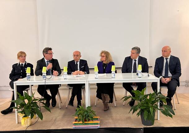 laboratorio tessile carcere busto arsizio