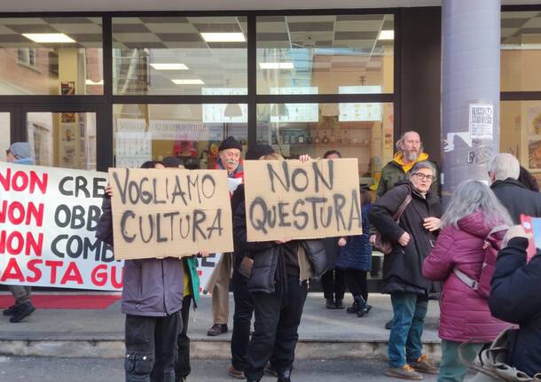 Presidio di protesta al Falcone di Gallarate