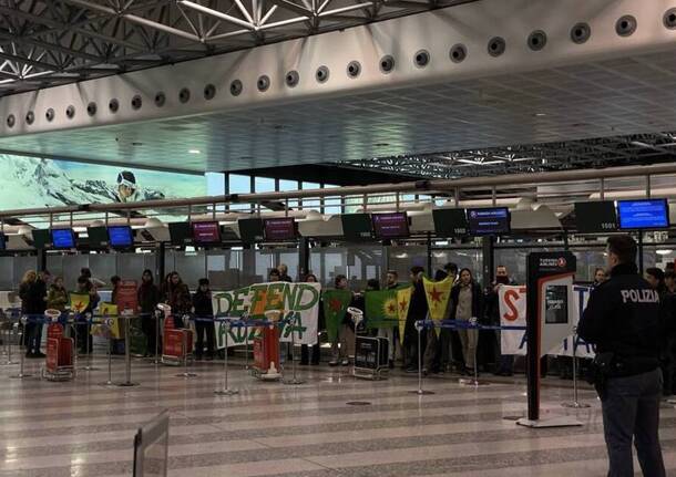 Protesta filocurda a Malpensa