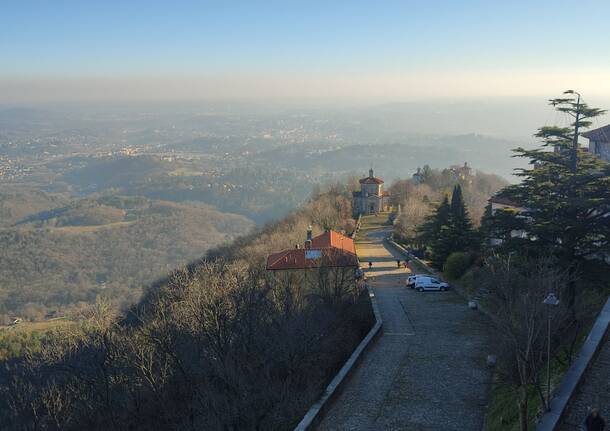 Sacro Monte con il sole all'Ultimo dell'Anno