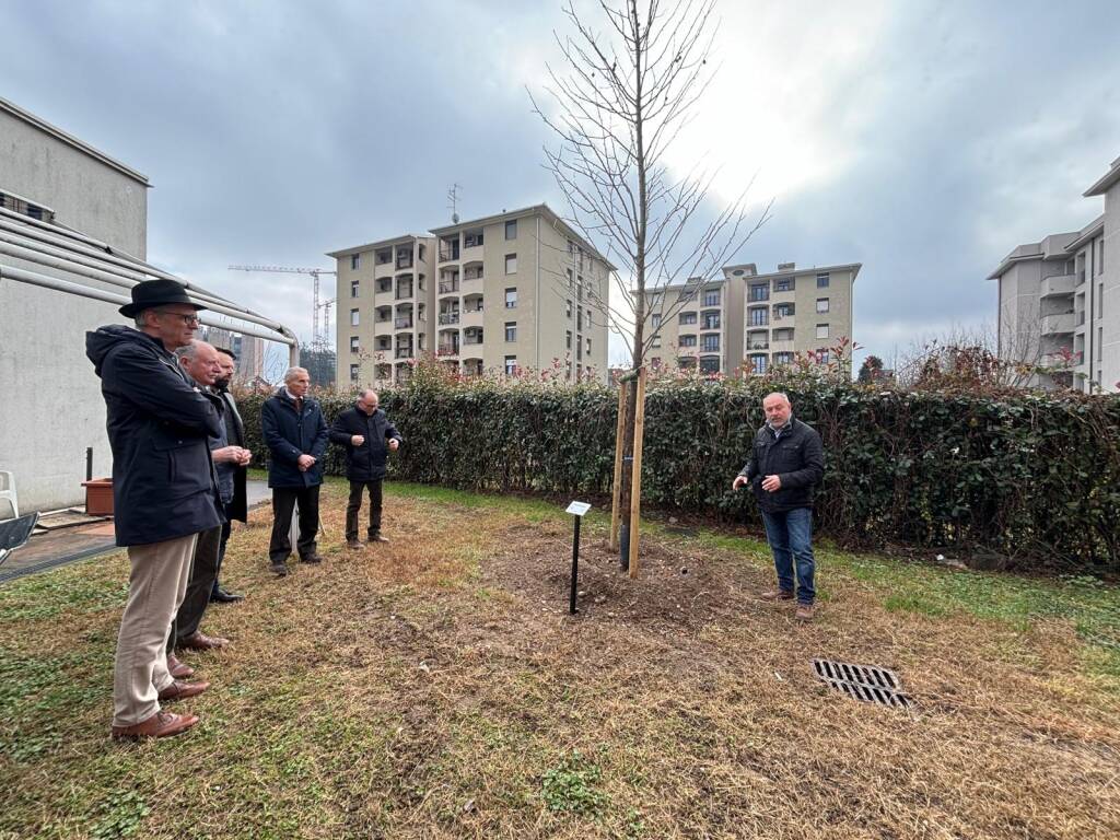 Saronno - Nuove piante al centro diurno disabili