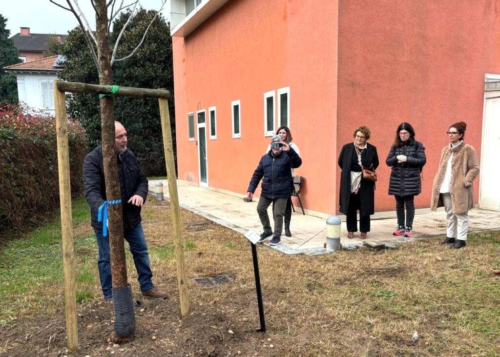 Saronno - Nuove piante al centro diurno disabili