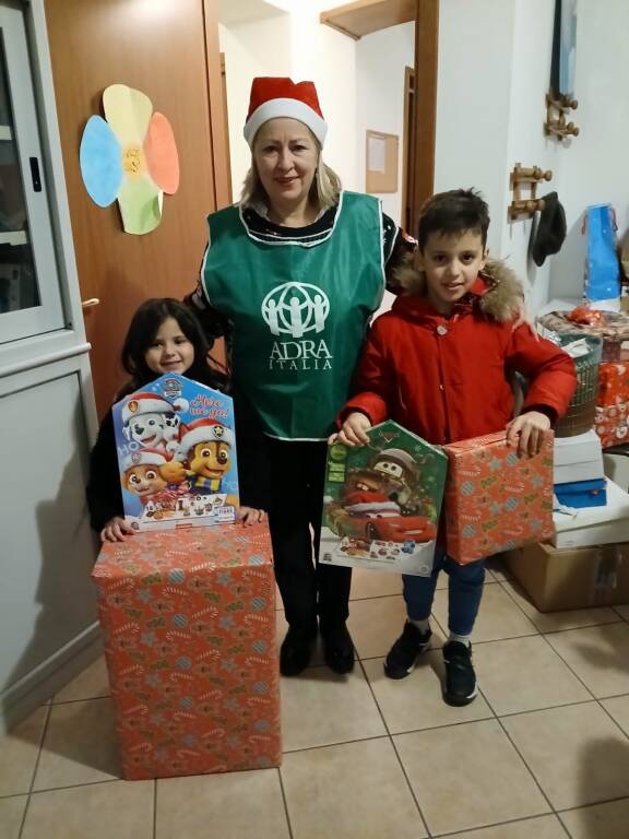 Scatole di Natale: il successo dell’iniziativa “Donando col Cuore a Legnano“