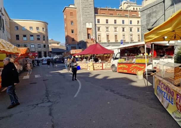 Tra bancarelle, salamelle e pallet Varese si prepara al Falò di sant’Antonio