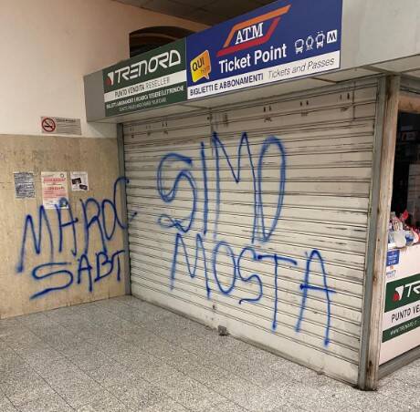 Stazione a Legnano, i bivacchi nella sala d’attesa 